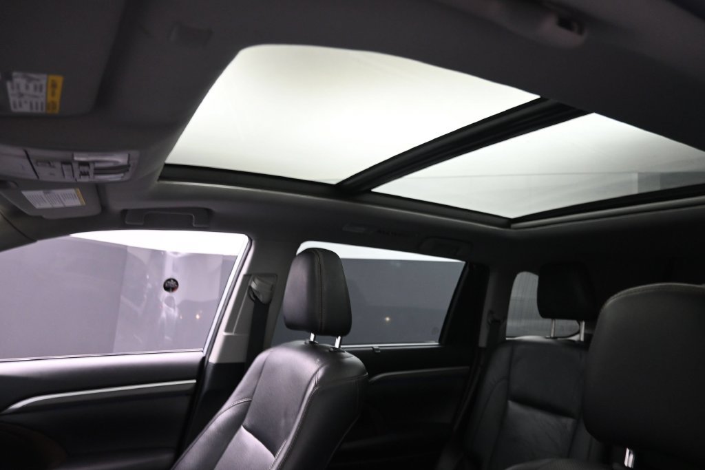 Used 2019 Toyota Highlander Limited Platinum AWD/4WD image 23