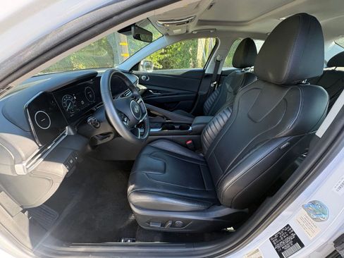 Used 2025 Hyundai Elantra Limited image 28