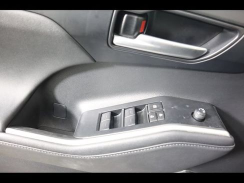 Used 2024 Toyota Highlander XLE FWD image 32