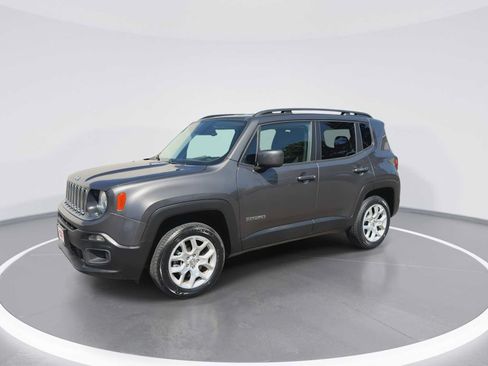 Used 2017 Jeep Renegade Latitude w/ Popular Equipment Group AWD/4WD image 4