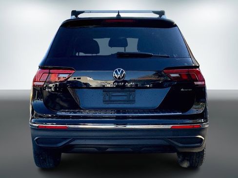 Used 2022 Volkswagen Tiguan SE image 3