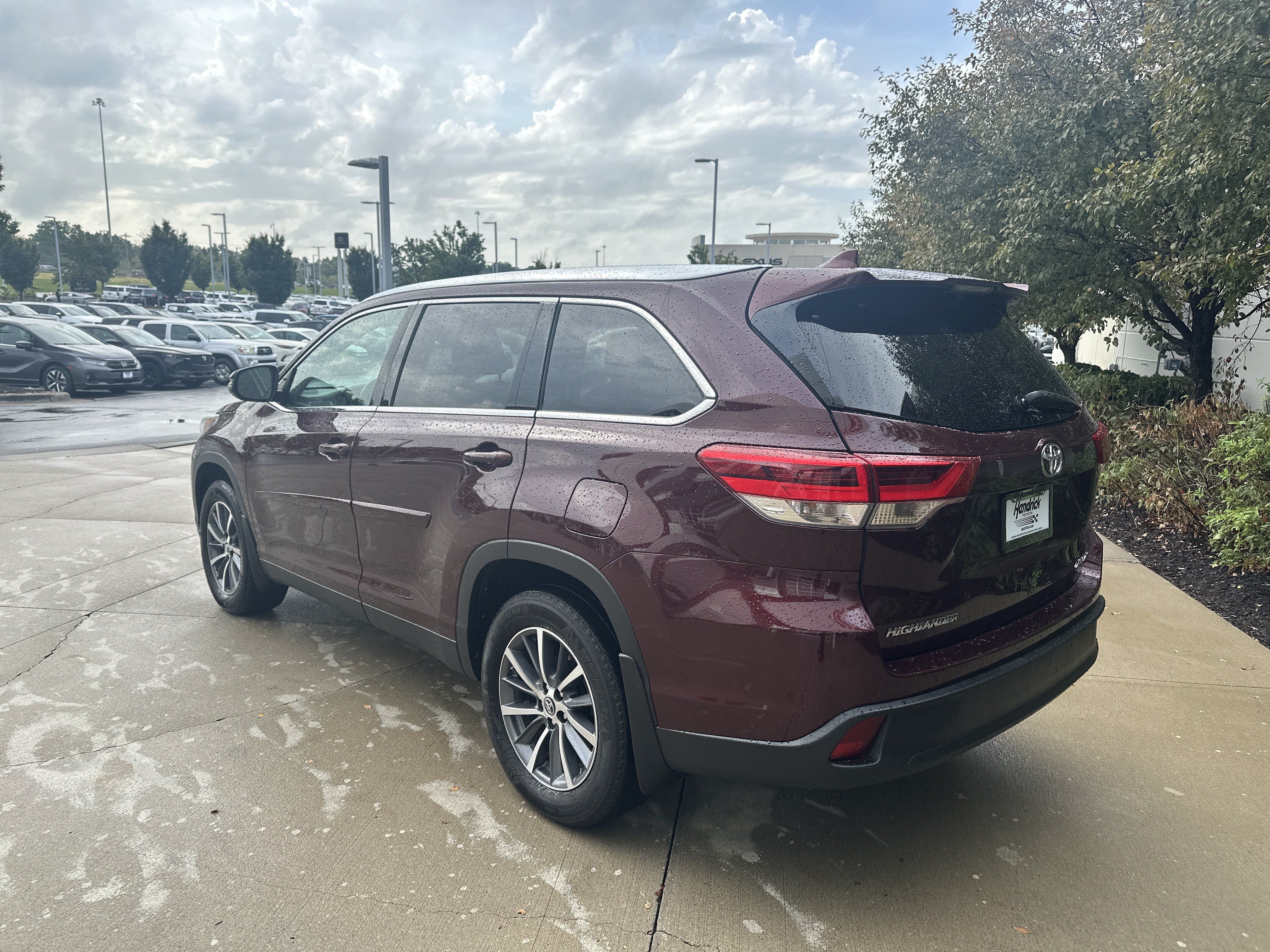 Used 2019 Toyota Highlander XLE AWD/4WD image 7