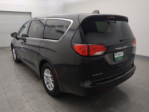 Used 2022 Chrysler Voyager LX FWD image 5