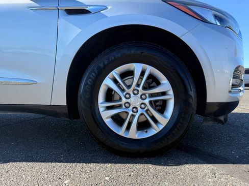Used 2020 Buick Enclave Essence image 9