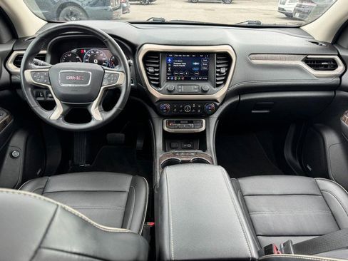 Used 2021 GMC Acadia Denali w/ Denali Technology Package FWD image 9