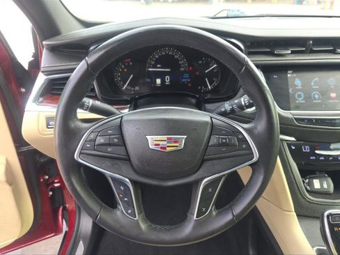 Used 2018 Cadillac XT5 Luxury w/ Driver Awareness Package FWD image 4