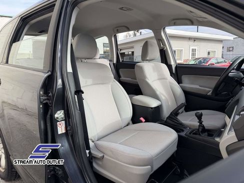 Used 2014 Subaru Forester 2.5i image 12