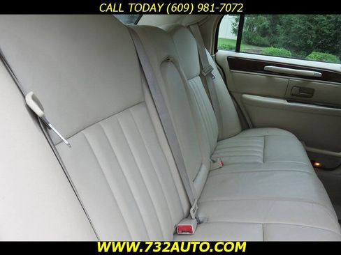 Used 2007 Lincoln Town Car Signature RWD image 26