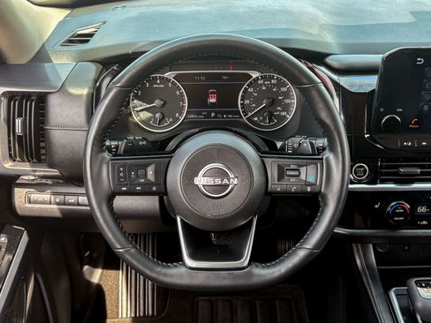 Used 2023 Nissan Pathfinder SL w/ Black Appearance Package AWD/4WD image 30