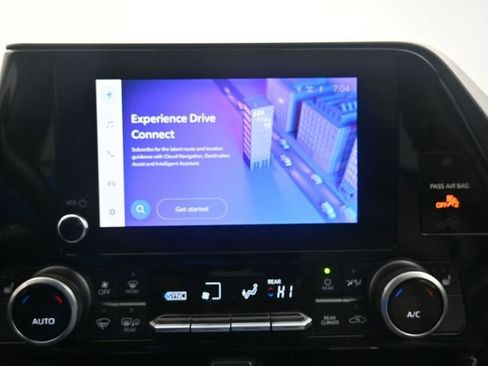 Used 2023 Toyota Highlander XLE image 17