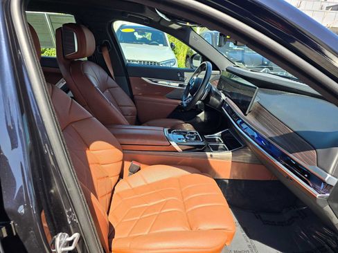 Used 2023 BMW 760i xDrive AWD/4WD image 12