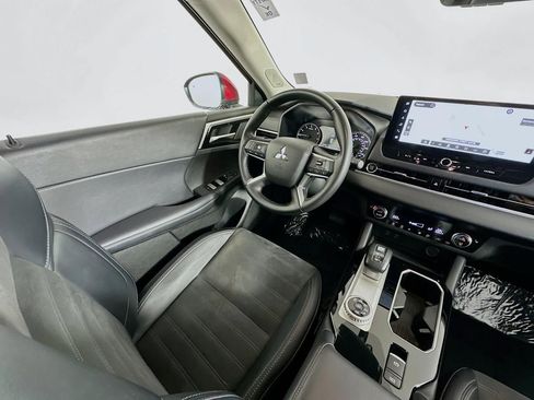 Used 2025 Mitsubishi Outlander SE AWD/4WD image 11