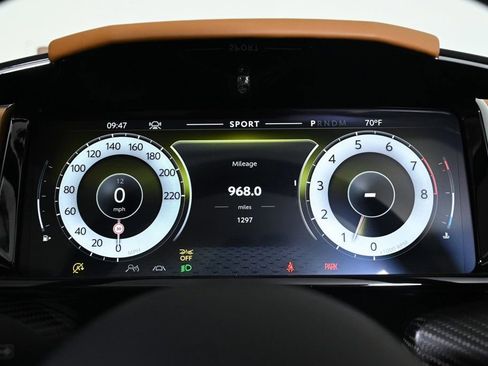 Used 2026 Aston Martin V8 Vantage Roadster image 7