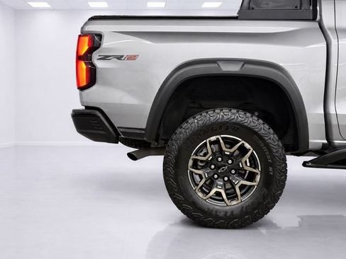 Used 2023 Chevrolet Colorado ZR2 AWD/4WD image 9