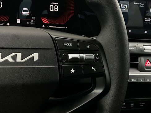 Used 2025 Kia K4 LXS image 35