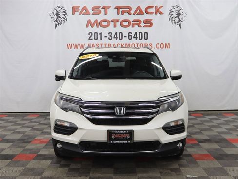 Used 2018 Honda Pilot Touring image 2