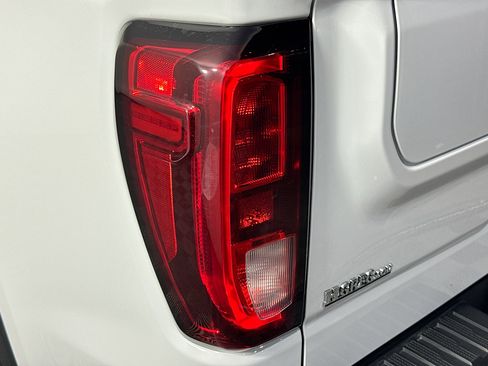Used 2023 GMC Sierra 1500 SLE image 33