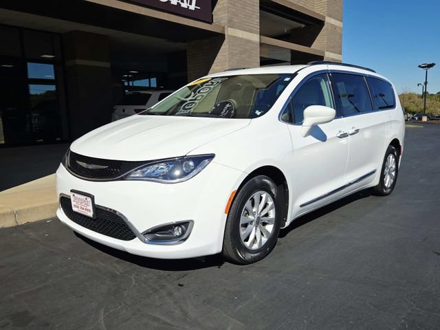 Used 2017 Chrysler Pacifica Touring-L w/ 13 Speaker Alpine Sound Group FWD image 7