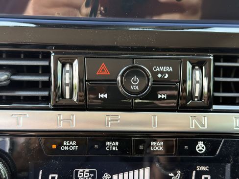 New 2026 Nissan Pathfinder SL FWD image 7