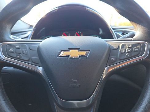 Used 2017 Chevrolet Malibu LT image 36