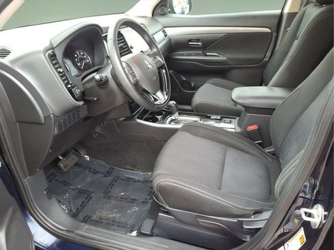 Used 2017 Mitsubishi Outlander SE AWD/4WD image 11