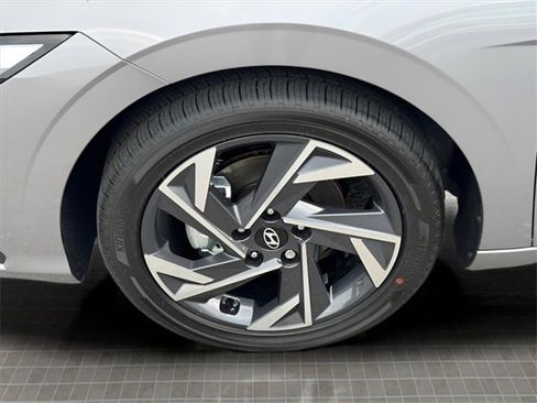 New 2025 Hyundai Elantra SEL image 9