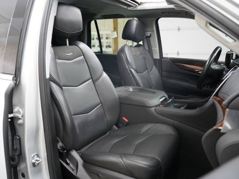 Used 2019 Cadillac Escalade Luxury AWD/4WD image 28