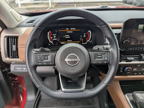 Used 2023 Nissan Pathfinder Platinum w/ Black Appearance Package AWD/4WD image 13