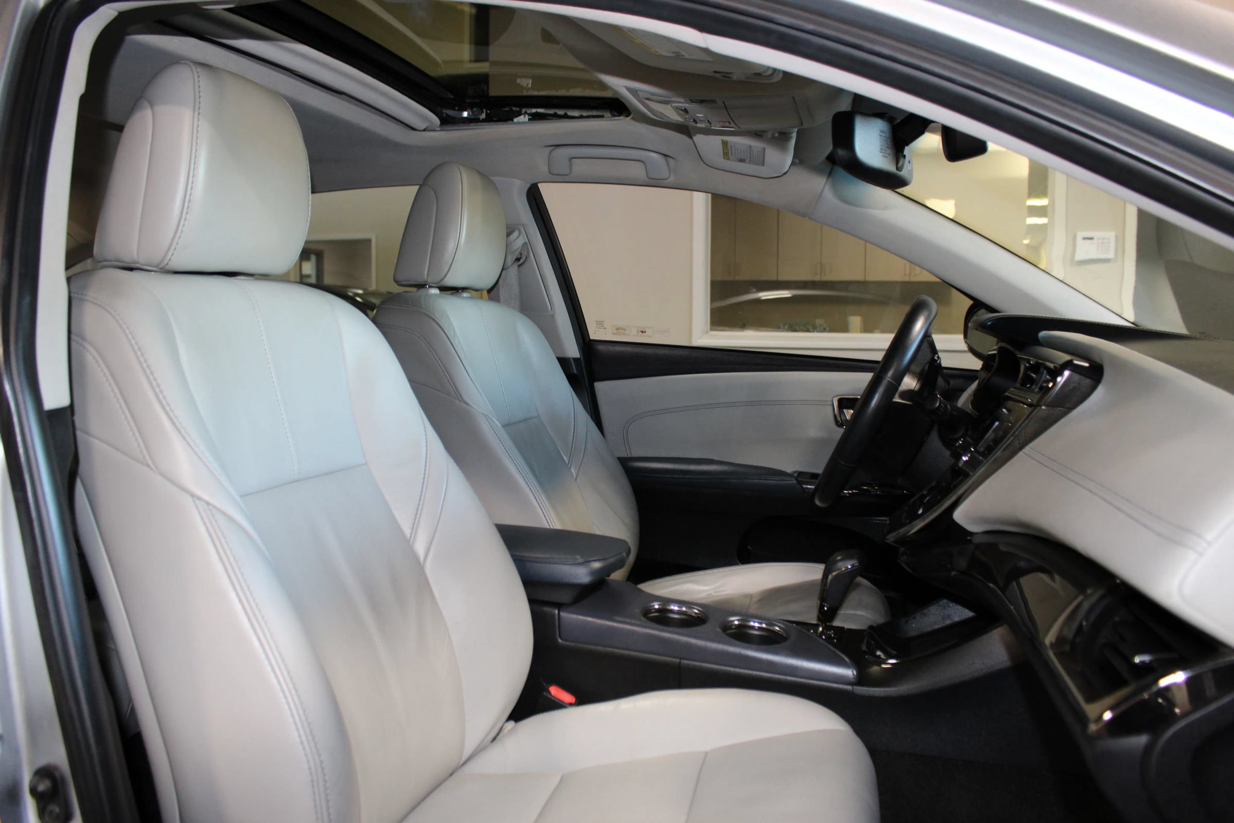 Used 2015 Toyota Avalon Limited w/ Technology Package FWD image 36