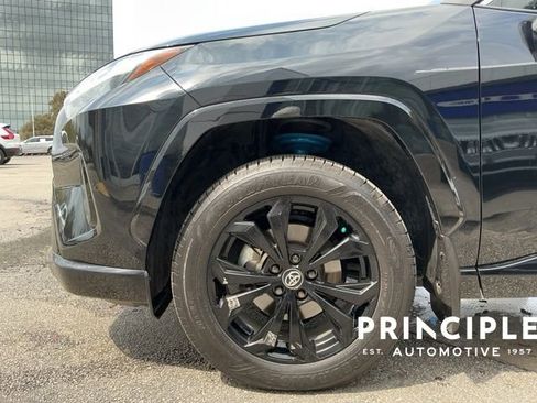 Used 2022 Toyota RAV4 SE image 7