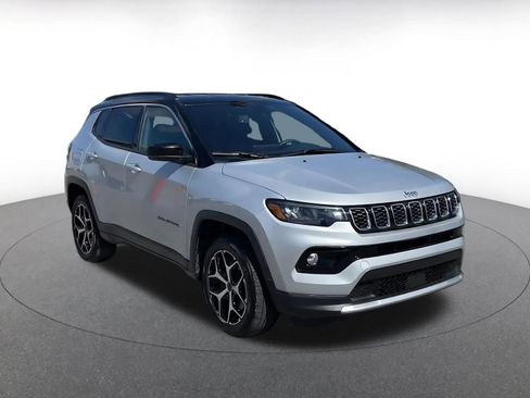 Used 2025 Jeep Compass Limited image 2