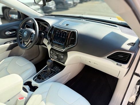 Used 2019 Jeep Cherokee Limited AWD/4WD image 17