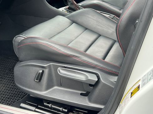 Used 2019 Volkswagen GTI SE image 20
