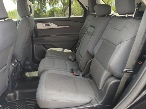Used 2025 Ford Explorer Active RWD image 12