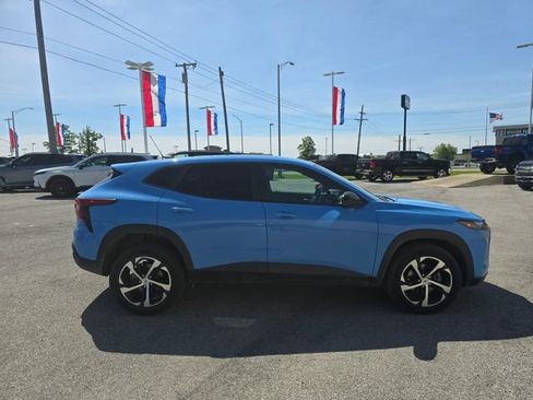 Used 2024 Chevrolet Trax RS w/ Driver Confidence Package FWD image 4
