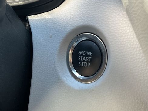 Used 2025 Toyota Corolla SE image 32