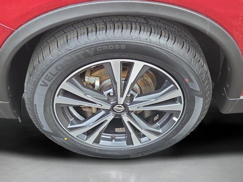 Used 2020 Nissan Rogue SV w/ Premium Package image 9