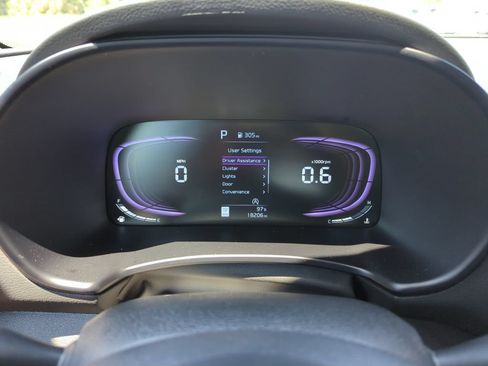 Used 2025 Kia Soul LX w/ LX Technology Package FWD image 37