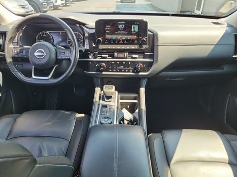 Used 2022 Nissan Pathfinder SL AWD/4WD image 11