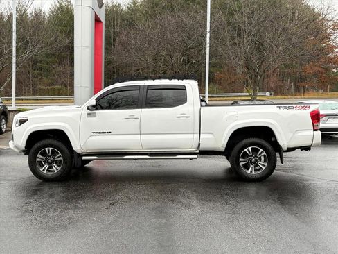 Used 2017 Toyota Tacoma TRD Sport image 4