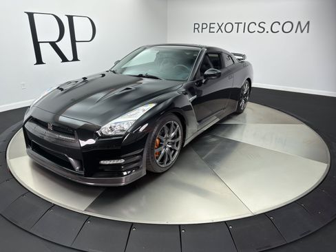 Used 2015 Nissan GT-R Premium AWD/4WD image 1