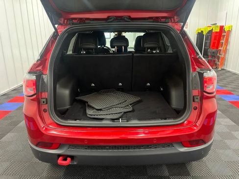 Used 2025 Jeep Compass Trailhawk AWD/4WD image 5
