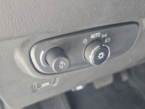 Used 2024 GMC Terrain SLE FWD image 19