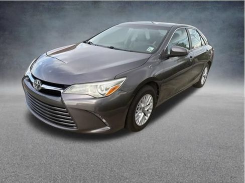 Used 2017 Toyota Camry LE FWD image 4