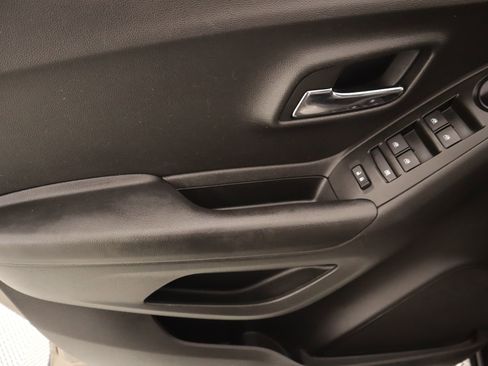 Used 2022 Chevrolet Trax LT w/ Driver Confidence Package image 14