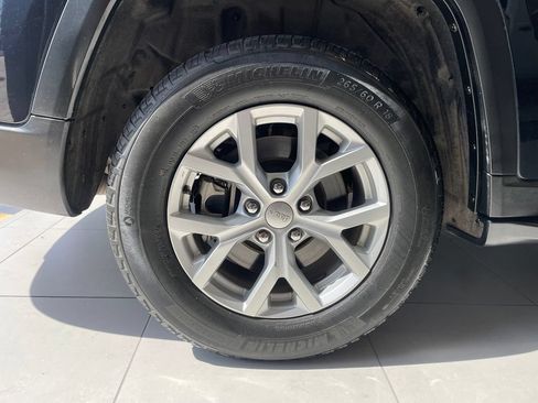 Used 2023 Jeep Grand Cherokee L Limited AWD/4WD image 18
