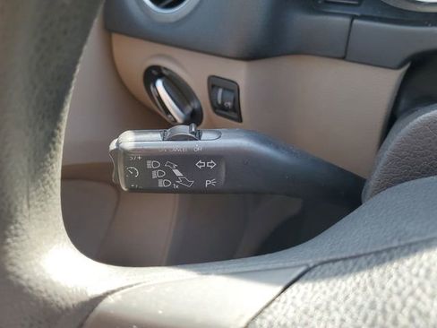 Used 2011 Volkswagen Tiguan S image 25