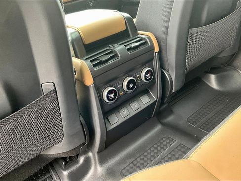 Used 2025 Land Rover Defender 110 V8 image 10