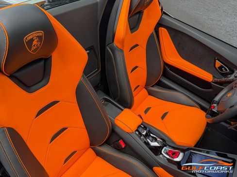 Used 2021 Lamborghini Huracan EVO RWD image 41