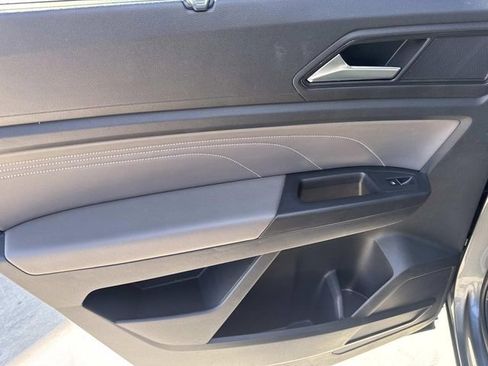 Certified 2022 Volkswagen Atlas SE w/ Panoramic Sunroof Package FWD image 9